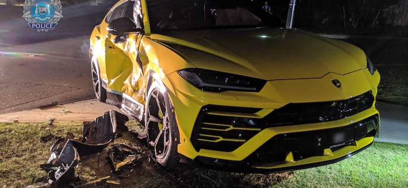 Lopott kocsival menekülő tini tört össze egy Lamborghinit