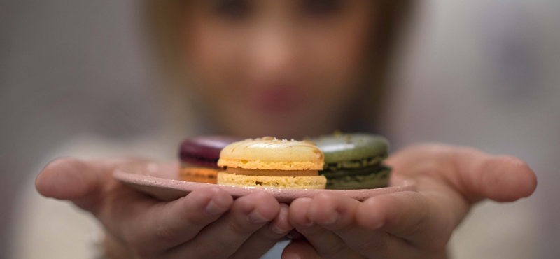 „Fura perverzió, de imádjuk nézni, ahogy valaki beleharap egy macaronba”