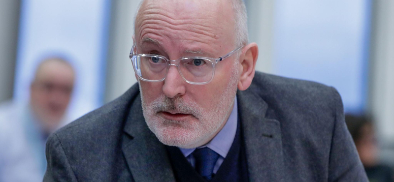 Timmermans beleszaladt a Vadhajtásokba:"No, no, no! From the people say, not government media!"