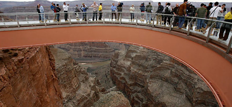 Lezuhant a Grand Canyonba autójával, de túlélte