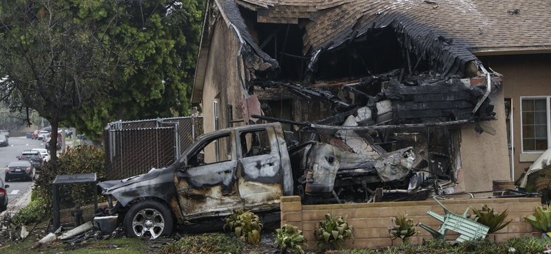 Lakóházakra zuhant egy kisrepülő San Diegóban – videó