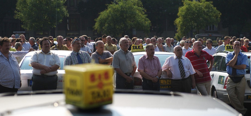 Roncstemető az 56-osok terén - galériánk a taxistüntetésről