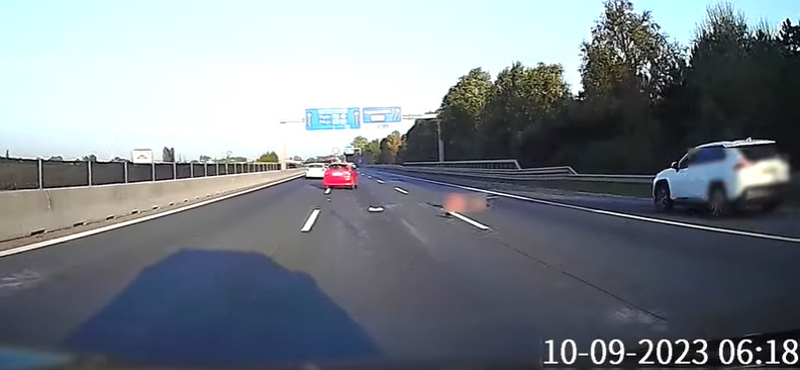 Előkerült egy videó is arról, amikor elütötték a "bordélyházas" riportert az M0-n