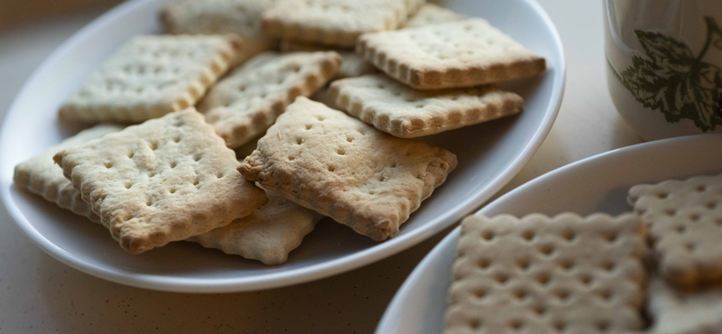 Miért imádjuk a háztartási kekszet? És ha még Nutella is van rajta? Kedvenceink titkos története