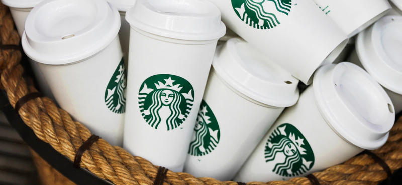 A Starbucks kivezetné a legendás poharait