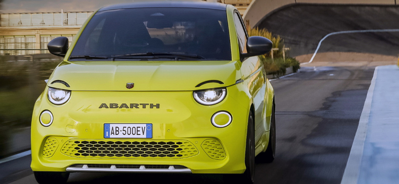 Itt az első elektromos Abarth, egy 155 lóerős apróság