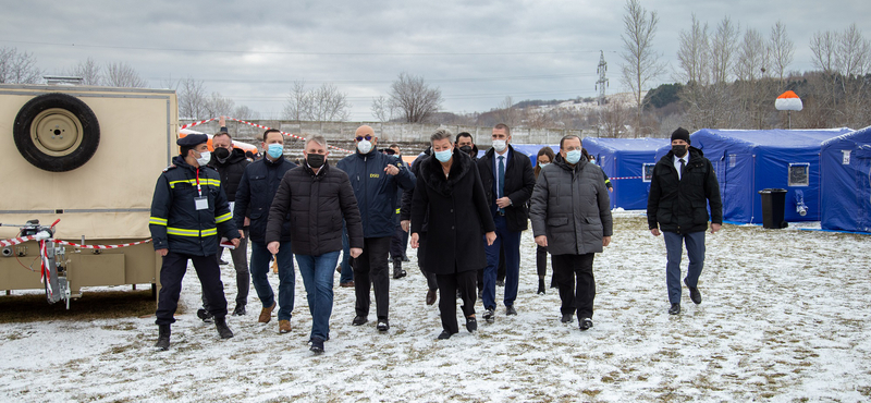 Brüsszel három évre tartózkodási engedélyt adna az ukrajnai menekülteknek