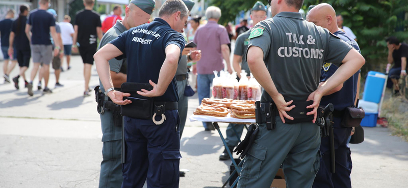 Hamis sálakat, maszkokat és cigarettát is lefoglalt a NAV a foci Eb alatt Budapesten