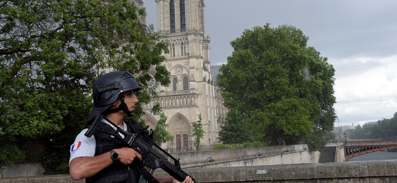 Melegbárok, rendőrök a terroristák célpontjai