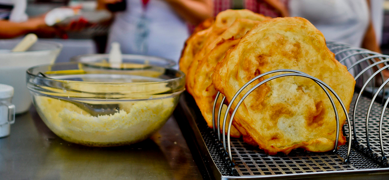 Kiemelkedő nemzeti érték lett a lángos, hungarikum lett a pozsonyi kifli