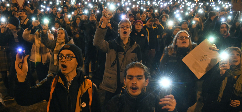 A diákok már lemondtak a kormánypárti képviselőkről, mivel „bármilyen morális, lelkiismereti korlát nélkül készek Orbán Viktor utasításait követni”