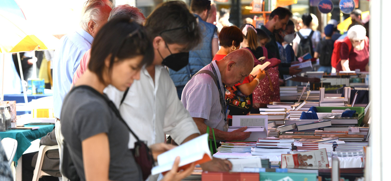 Ellehetetlenült a teljes könyvszakma, a színházban sem életszerű az új katatörvény betartása