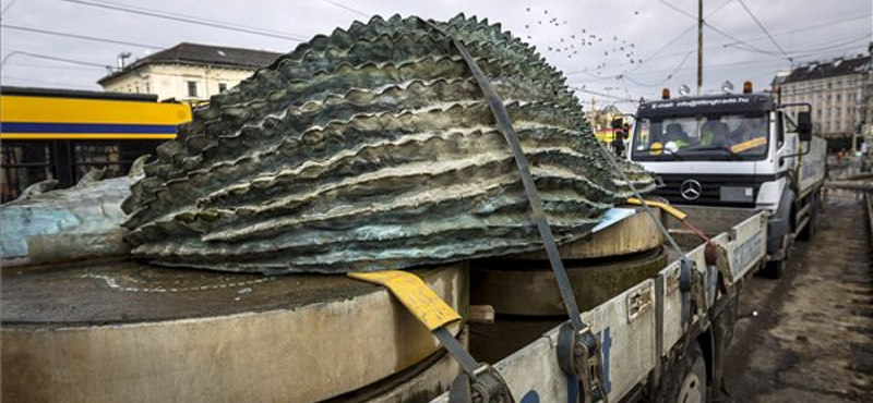 Elvitték a Széll Kálmán tér egyik jelképét – fotók