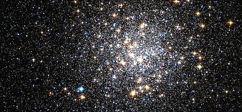 Fotó: szivárványos gömbhalmazt kapott le a Hubble