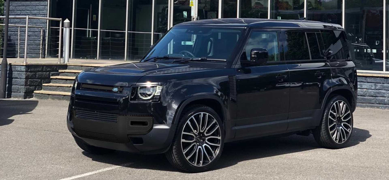 A kevésbé klasszikus formájú új Land Rover Defenderre is megjött a tuning