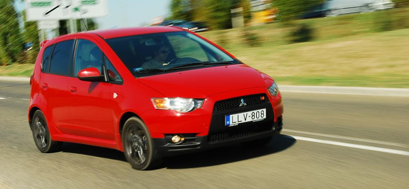 A Volkswagennél is nagyobbat bukik a Mitsubishi