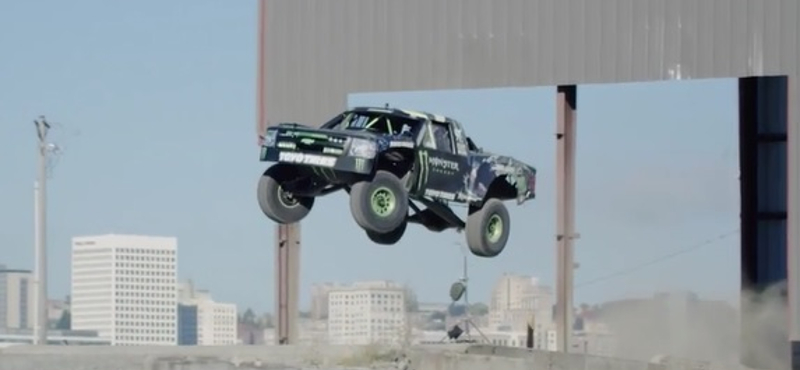 Ő volna Ken Block kicsit faragatlan unokatesója? - videó