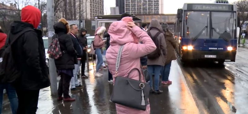 Alig férnek fel az utasok a 7-es buszra, Karácsony a 4-es metró meghosszabítását szeretné