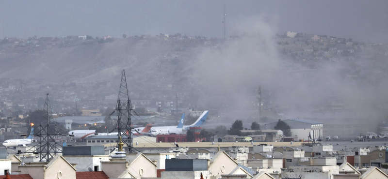 Pokolgépes merénylet egy kabuli mecset előtt, többen meghaltak