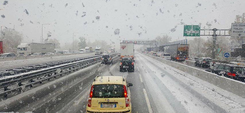 Ilyen hókáosz volt a szlovén és észak-olasz autópályákon – videó