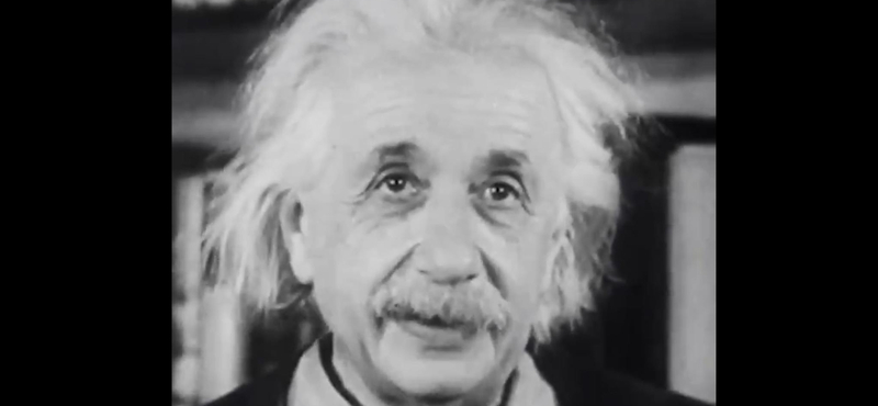 Előkerült egy videó, amin Einstein a leghíresebb képletét magyarázza