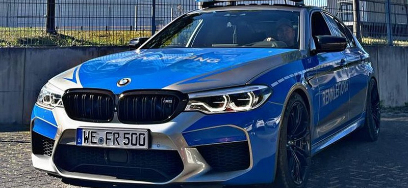 Rendőrautónak álcázott szupererős BMW M5 tűnt fel a színen