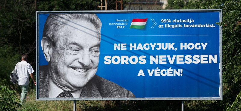 Lassan haladnak a plakátragasztók, Soros György még mindig nevet – fotók