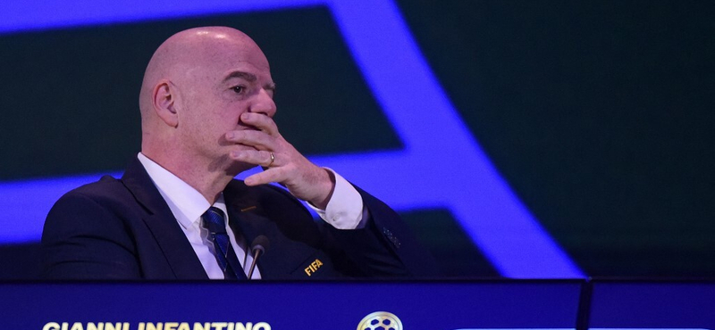 Órákat késett a FIFA elnöke a saját kongresszusáról, Csányi Sándor sem várta meg
