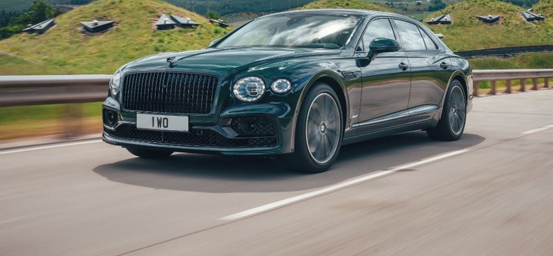 Már a Bentley Flying Spurből is van konnektoros