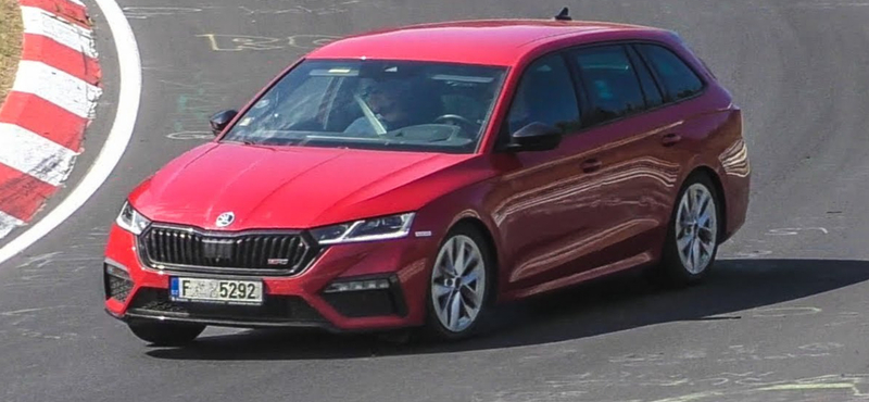 Ígéretesen megy versenypályán is a zöld rendszámos Skoda Octavia RS