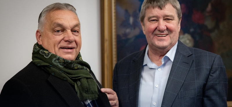 Orbán Viktor Tállai mellett jézuskázott egyet