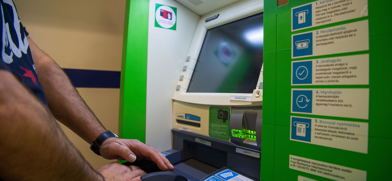 Már a minimálbér sem vehető fel ingyen az ATM-ekből