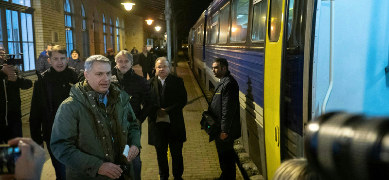 Hamarosan ingyen utazhatnak Magyarországon belül a határon túli magyarok