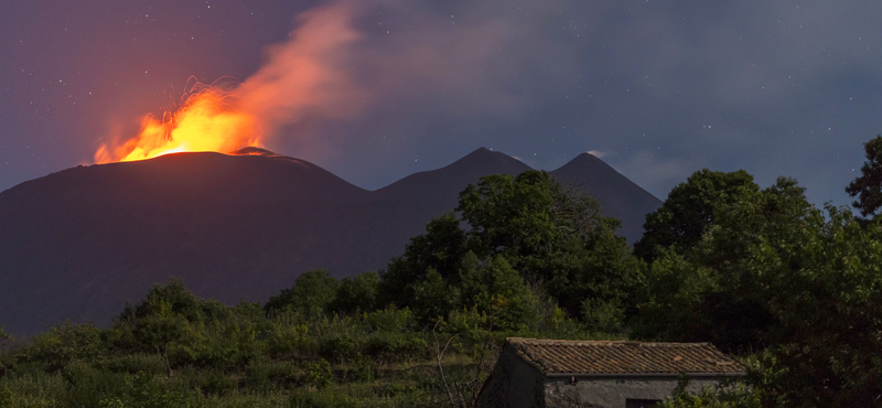 Kitört az Etna, leállították a repülőforgalmat Cataniában