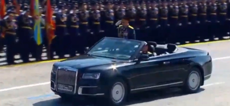 KCNA: Vlagyimir Putyin autót ajándékozott az észak-koreai vezetőnek