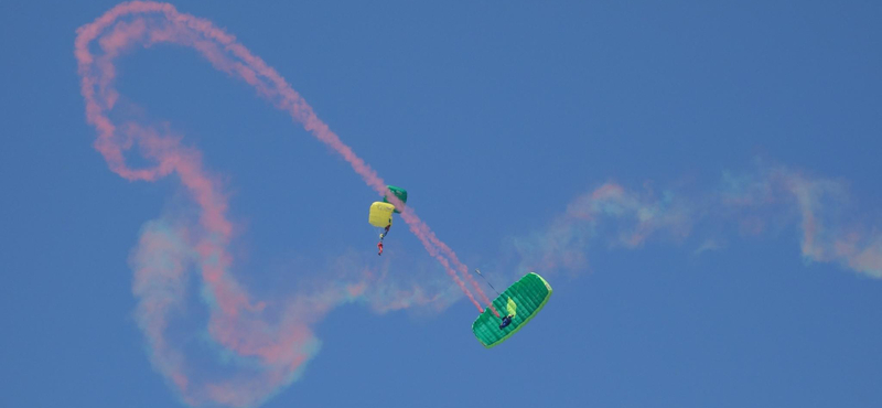 Red Bull nincs, honvédségi lég iparádé még van Budapesten