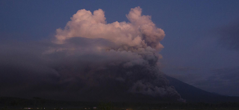 Kitört a Semeru vulkán Indonéziában, 1,5 kilométeres hamuoszlopot lövell a levegőbe