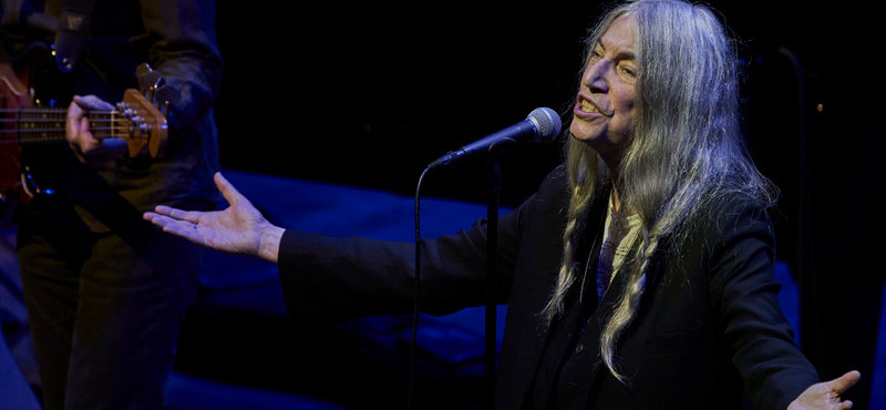 Patti Smith üzenete a magyaroknak: A hatalom a népé, menjetek szavazni!