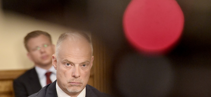 Megszólalt a honvédelmi miniszter a Tordait megtrollkodó, a Tanítanékot lejárató HírTV-s riport ügyében