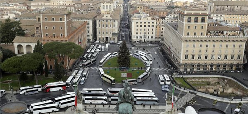 Örülne, ha Rómához hasonlóan Budapest belvárosából is kitiltanák a turistabuszokat?