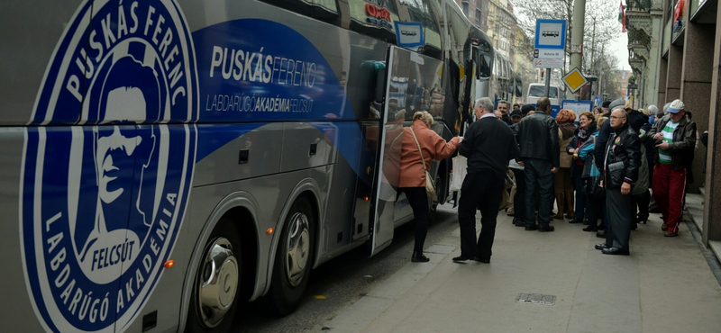 Ugye kitalálja, melyik focicsapat buszaival hoztak fideszeseket a Békemenetre?