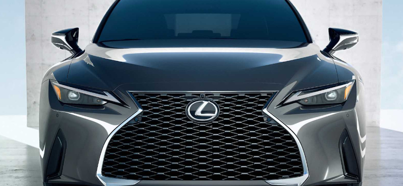 Új külsővel érkezett meg a felfrissített Lexus IS