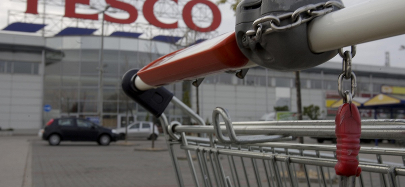 Felmentették a Tesco vezetőit