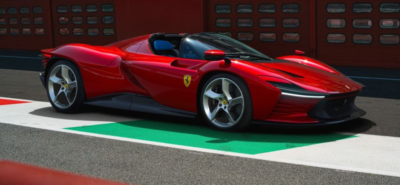 735 millió forintos új Ferrari típus érkezett, de már nincs belőle eladó példány