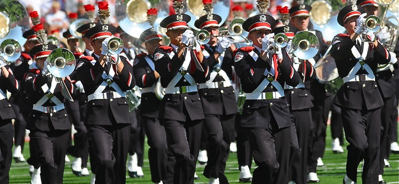 Bulihimnuszt játszik a rezesbanda: az Ohio Marching Band bemutatja (videó)