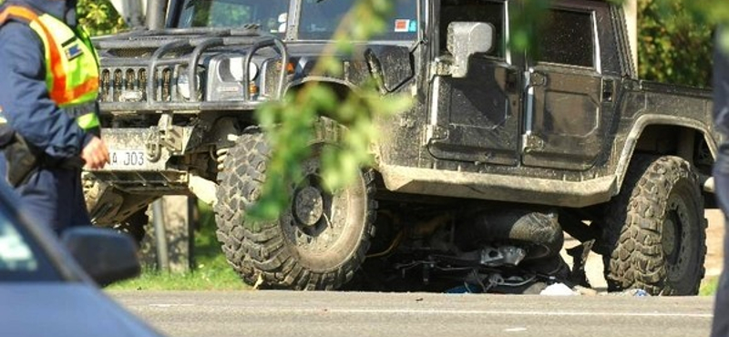 Hummeres gázolta halálra a motoros rendőrt - videó