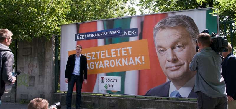 "Üzenjük Viktornak!" – Meghekkelték a Fidesz plakátjait Bajnaiék