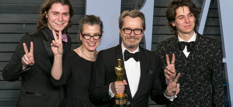 Gary Oldman fia nyílt levélben védte meg apját