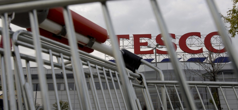 Bomlófélben lévő madártetem került a brit Tesco salátájába