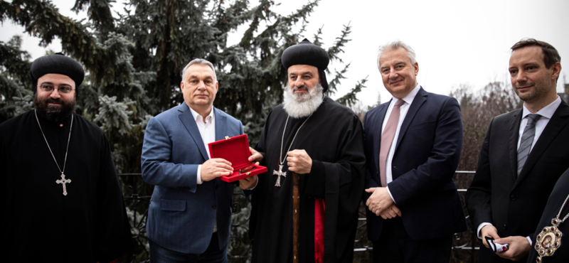 Átadta Orbán a közel-keleti keresztényeknek a Kádár-villa kulcsát